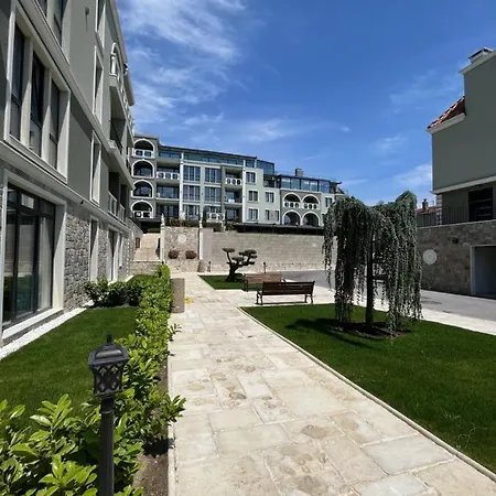 Mediterranea - Luxury With Pool Barbecue Kids-area Apartment Varna